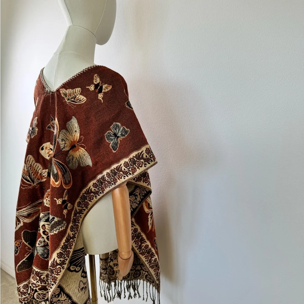 Butterfly Print Poncho - Picture 5 of 12